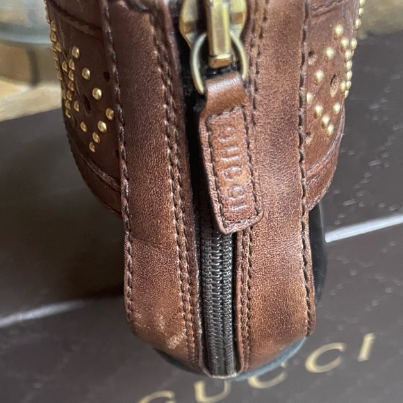 EUC GUCCI LEATHER STUDDED T STRAP SANDALS - Picture 5 of 6